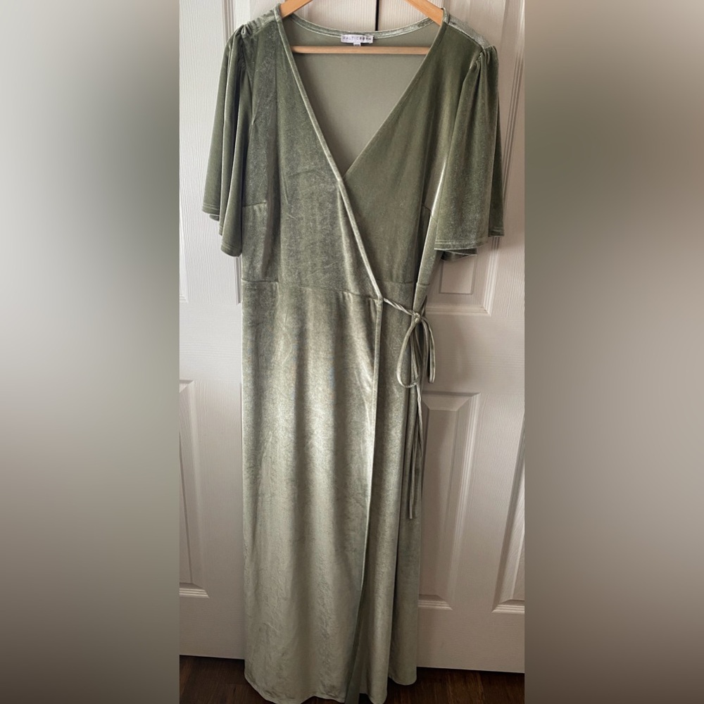 BALTIC BØRN Meghan Sage Green Velour Flutter‎ Sleeve Wrap Dress XXXL - Picture 2 of 8